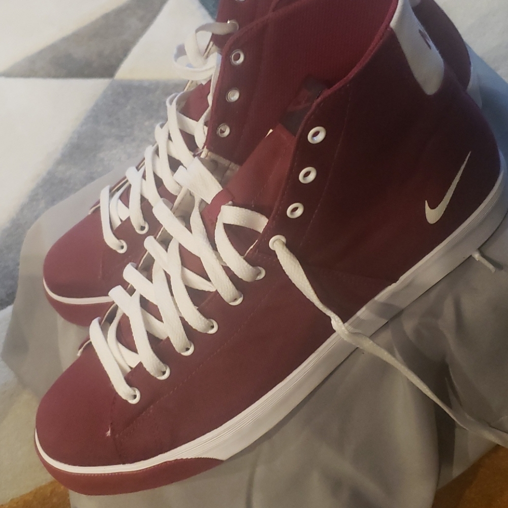 Nike - Picture 3 of 4